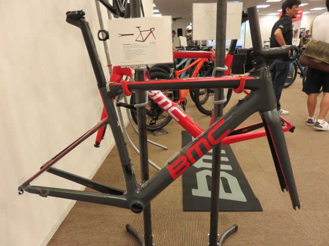  816 Teammachine SLR01