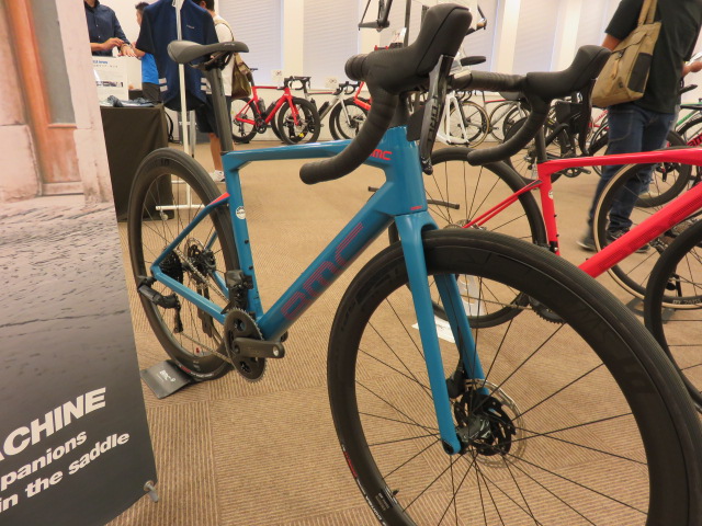  841 Roadmachine 01 THREE